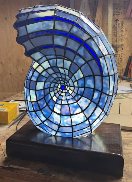 stained glass seashell table lamp